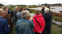 Uitleg over het waterbergingsgebied bij de calamiteitenduiker