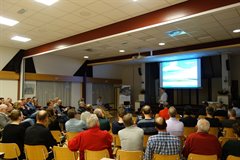 Presentatie door Marcel Wijstma voor een volle zaal