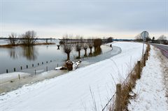 Lekdijk besneeuwd