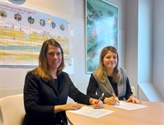 Ondertekening hoogheemraad Nanda van Zoelen en wethouder Suzanne Schilderman gemeente Utrecht 12 jan 2023