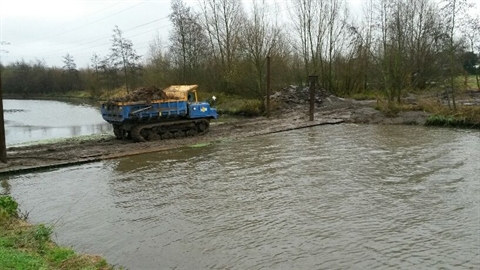 Tijdelijke brug over Kromme Rijn voor afvoer grond Tijdelijke brug over Kromme Rijn voor afvoer grond