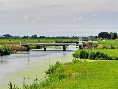 De nieuwe brug over de Middelwetering