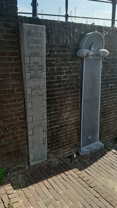 Gedenksteen hoogwater 1926 in Wijk bij Duurstede