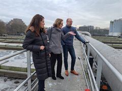 Nanda van Zoelen, hoogheemraad, Luciënne Boelsma (waterwoordvoerder CDA) en Pim van der Sar, strategisch assetmanager