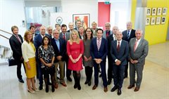 De ondertekenaars van de bestuursovereenkomsten zoetwater 7 sept 2015