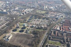luchtfoto met braak terrein