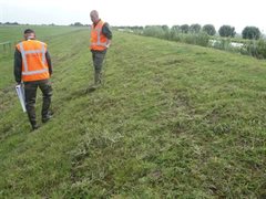 Inspectie door leden van het dijkleger in 2011