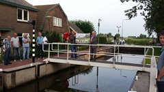 Een symbolisch cadeau voor de Dorpsraad