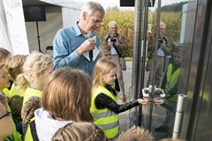 Jill Janmaat en Bert de Groot openen het gemaal