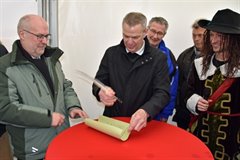 Ondertekenen overdrachtsdocument toren
